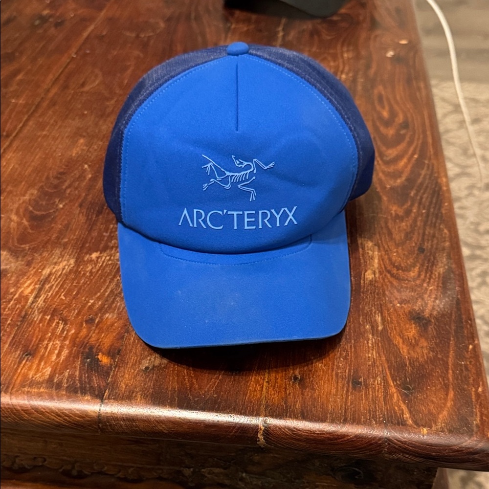 Arc'teryx Vibrant Blue hat